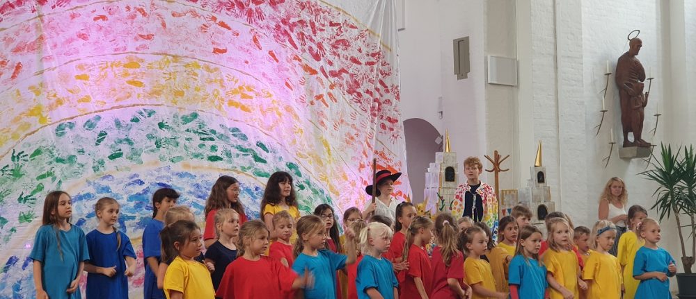Kinderchöre singen